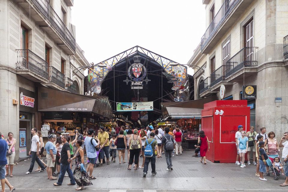Crowd at the entrance of La Boqueria market