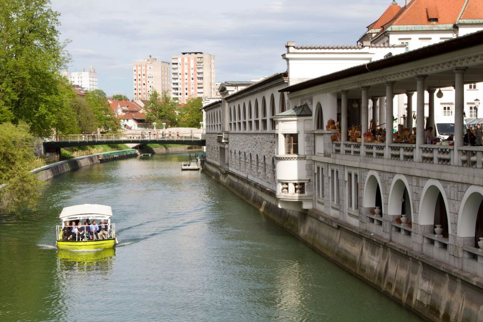 Tourist boat on the Ljubljanica beside Plečnik’s market colonnade